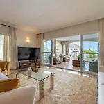 Awesome 3 Bedroom Apart. W/ 4 Terraces, Pool & Parking