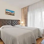 Awesome 3 Bedroom Apart. W/ 4 Terraces, Pool & Parking * Marbella