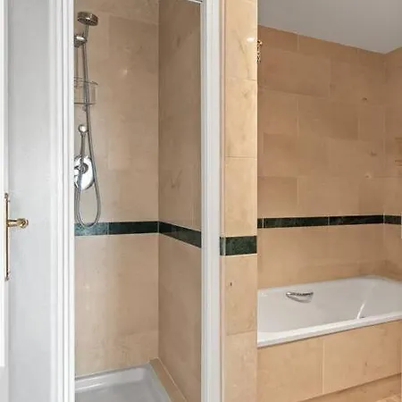 Awesome 3 Bedroom Apart. W/ 4 Terraces, Pool & Parking Apartman Marbella