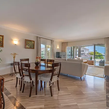 Awesome 3 Bedroom Apart. W/ 4 Terraces, Pool & Parking *