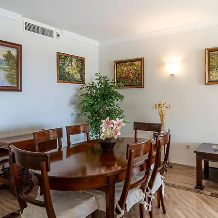 Awesome 3 Bedroom Apart. W/ 4 Terraces, Pool & Parking Appartement Marbella