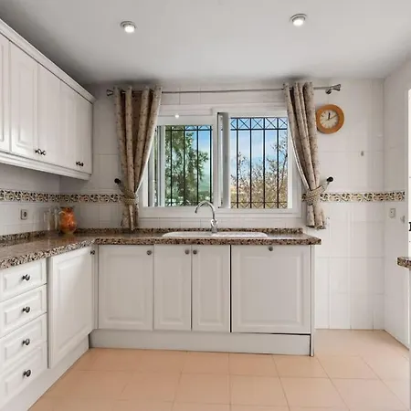 Awesome 3 Bedroom Apart. W/ 4 Terraces, Pool & Parking Lejlighed Marbella