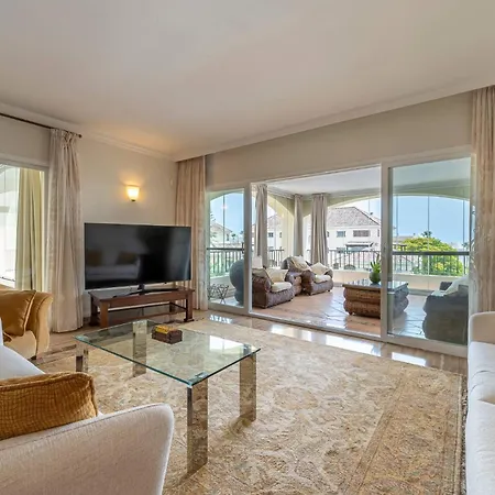 Awesome 3 Bedroom Apart. W/ 4 Terraces, Pool & Parking