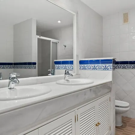 Awesome 3 Bedroom Apart. W/ 4 Terraces, Pool & Parking 公寓