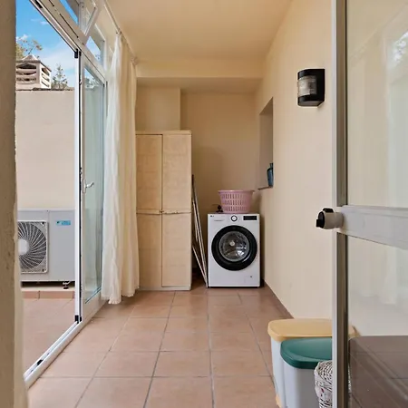 Awesome 3 Bedroom Apart. W/ 4 Terraces, Pool & Parking