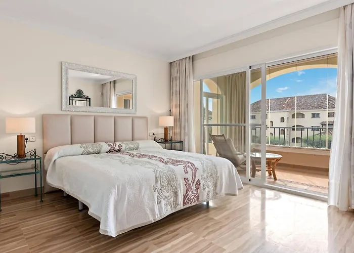 Awesome 3 Bedroom Apart. W/ 4 Terraces, Pool & Parking Апартаменты Марбелья