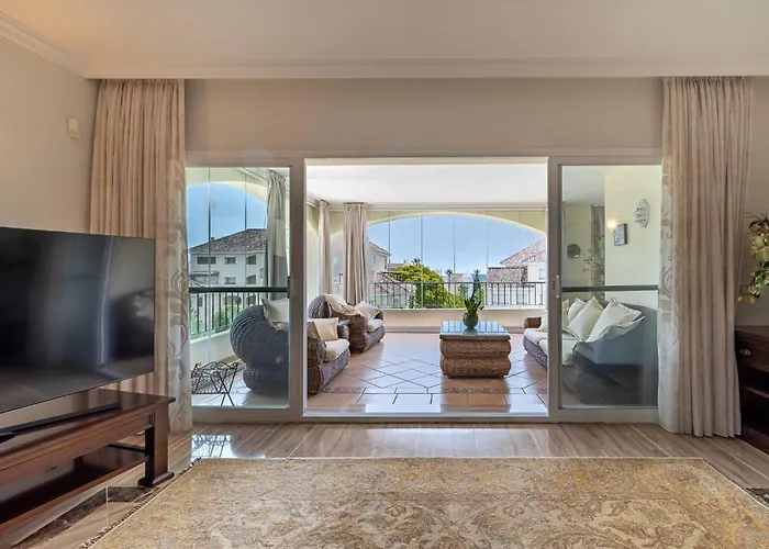 Appartamento Awesome 3 Bedroom Apart. W/ 4 Terraces, Pool & Parking Marbella