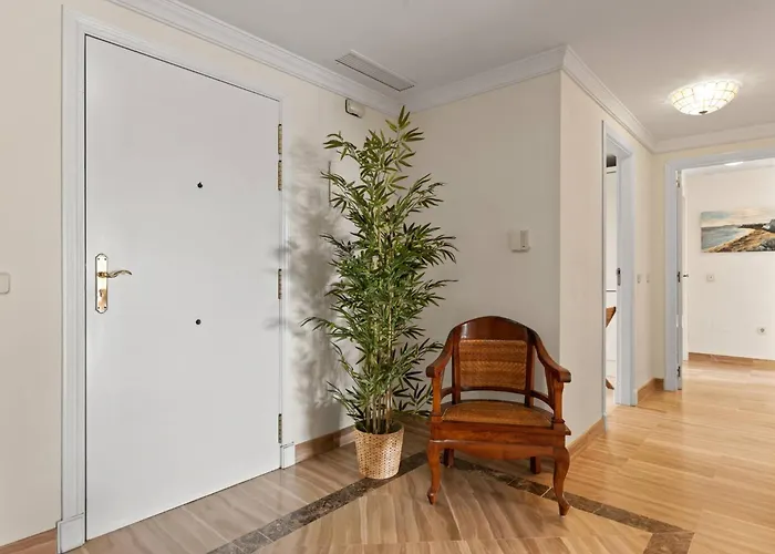 Apartment Awesome 3 Bedroom Apart. W/ 4 Terraces, Pool & Parking Marbella