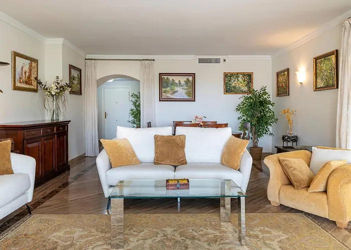 Apartment Awesome 3 Bedroom Apart. W/ 4 Terraces, Pool & Parking Marbella