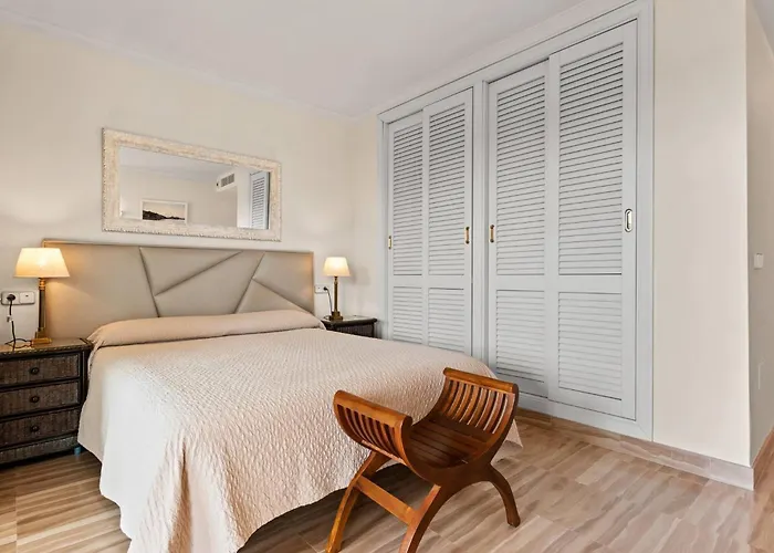 Апартаменты Awesome 3 Bedroom Apart. W/ 4 Terraces, Pool & Parking Марбелья