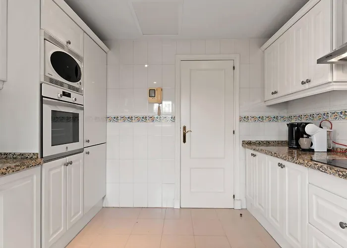 Awesome 3 Bedroom Apart. W/ 4 Terraces, Pool & Parking Marbella