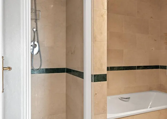 Appartamento Awesome 3 Bedroom Apart. W/ 4 Terraces, Pool & Parking Marbella