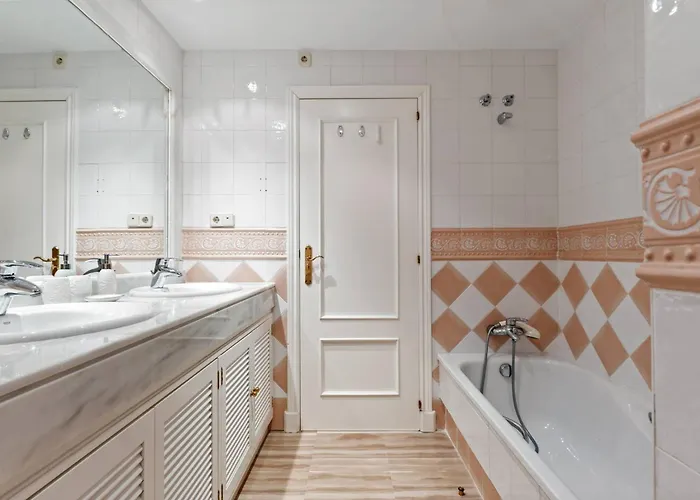 Awesome 3 Bedroom Apart. W/ 4 Terraces, Pool & Parking