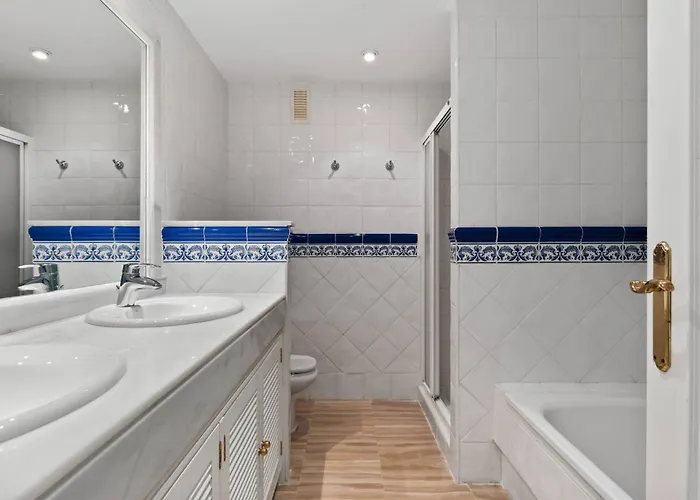 Awesome 3 Bedroom Apart. W/ 4 Terraces, Pool & Parking Appartamento Marbella