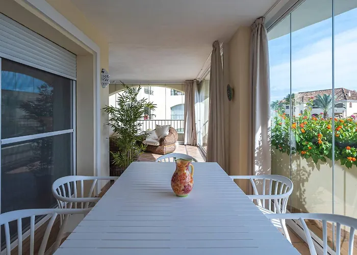Апартаменты Awesome 3 Bedroom Apart. W/ 4 Terraces, Pool & Parking *