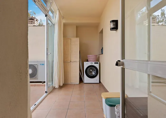 Awesome 3 Bedroom Apart. W/ 4 Terraces, Pool & Parking