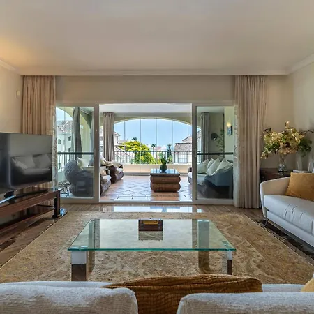 Awesome 3 Bedroom Apart. W/ 4 Terraces, Pool & Parking Appartamento Marbella
