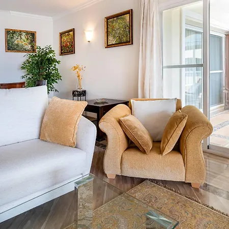 Awesome 3 Bedroom Apart. W/ 4 Terraces, Pool & Parking