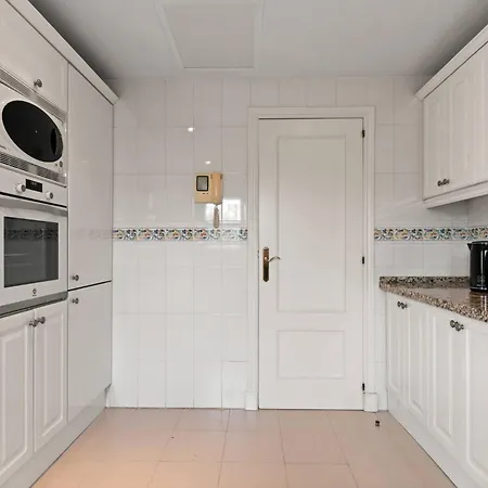 Awesome 3 Bedroom Apart. W/ 4 Terraces, Pool & Parking Marbella