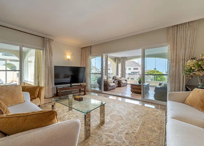 Awesome 3 Bedroom Apart. W/ 4 Terraces, Pool & Parking