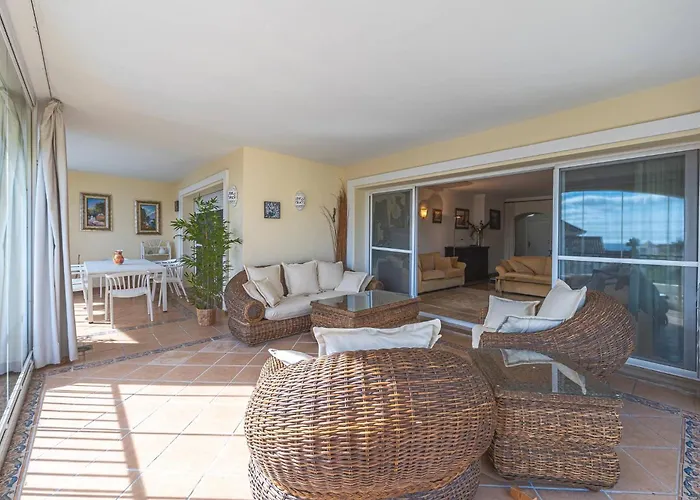 Apartamento Awesome 3 Bedroom Apart. W/ 4 Terraces, Pool & Parking Marbella