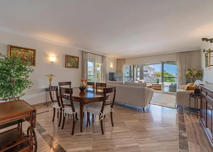 Apartamento Awesome 3 Bedroom Apart. W/ 4 Terraces, Pool & Parking