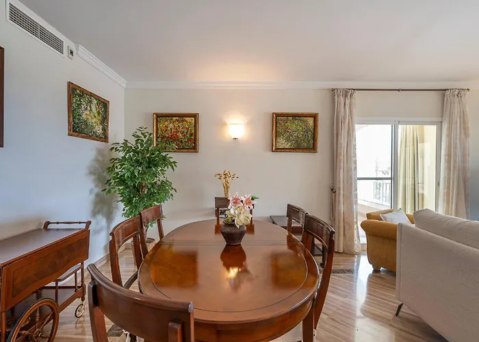Awesome 3 Bedroom Apart. W/ 4 Terraces, Pool & Parking Apartamento Marbella