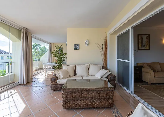 Awesome 3 Bedroom Apart. W/ 4 Terraces, Pool & Parking Apartamento Marbella