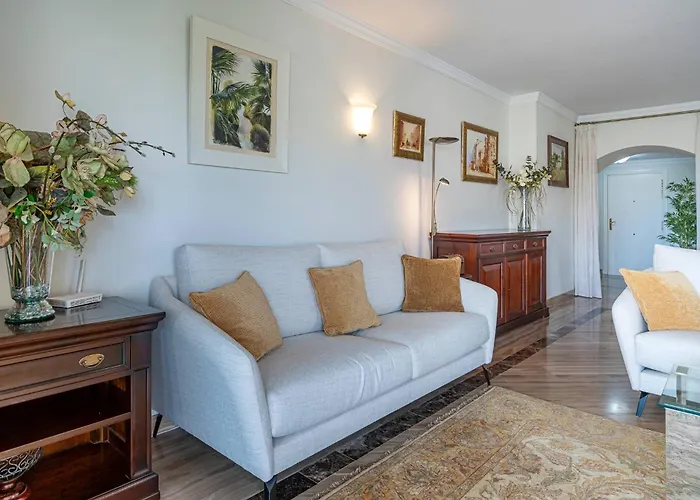 Awesome 3 Bedroom Apart. W/ 4 Terraces, Pool & Parking *
