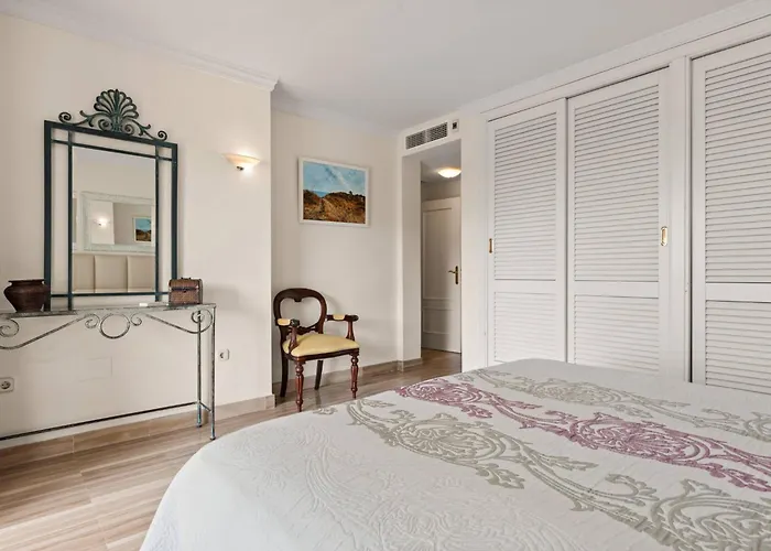Awesome 3 Bedroom Apart. W/ 4 Terraces, Pool & Parking * Marbella
