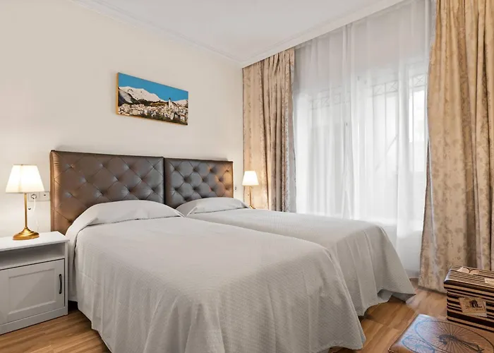 Awesome 3 Bedroom Apart. W/ 4 Terraces, Pool & Parking * Marbella