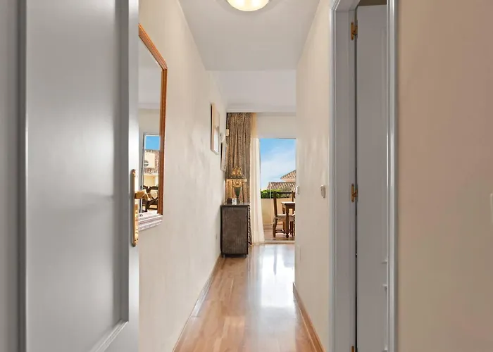 Awesome 3 Bedroom Apart. W/ 4 Terraces, Pool & Parking *