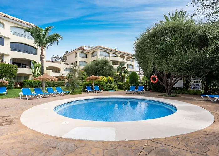 Awesome 3 Bedroom Apart. W/ 4 Terraces, Pool & Parking *